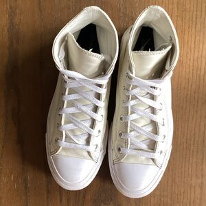 Classic High-Top Canvas Sneakers in Off-White All Star Chuck Taylor Men’s 6 W8